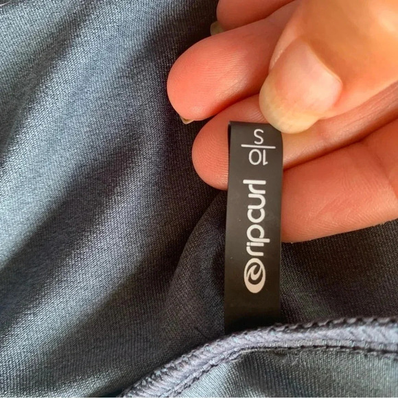 Rip Curl Women's Classic Surf Long Sleeve
Rashguard Zipper Closure UPF 50+ - Picture 9 of 9